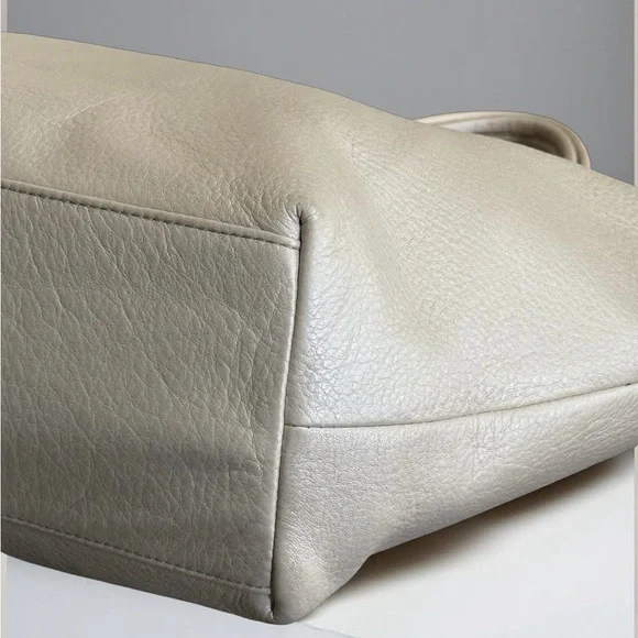 Authentic Coach Carly Leather Tote Bag in Shell! - Picture 6 of 16